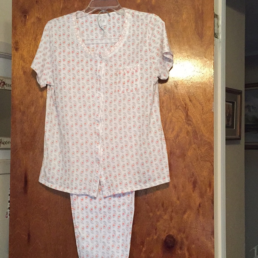 Two piece summer pajamas floral design size M NWOT